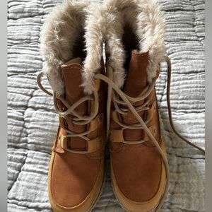 Sorel Women's waterproof Tan suede Fur-Lined Boots